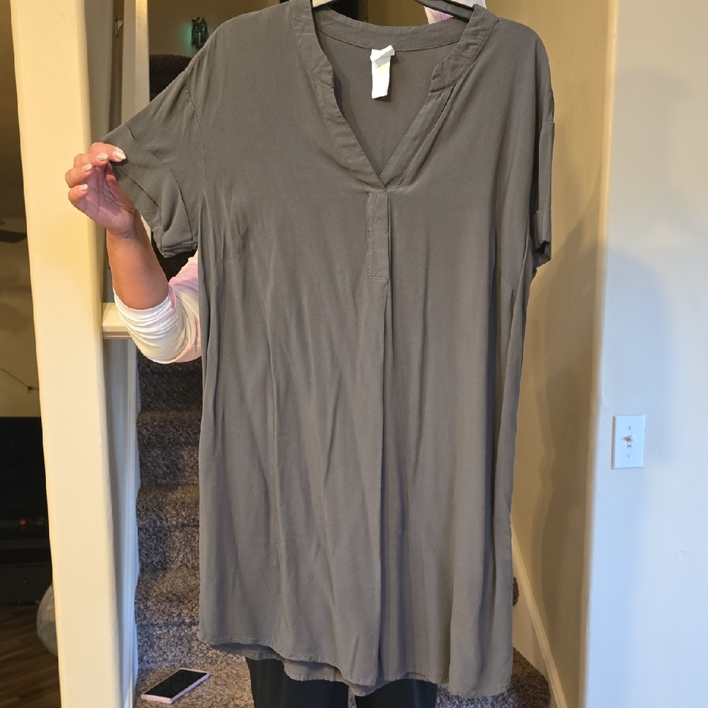H&M Gray V-Neck Blouse